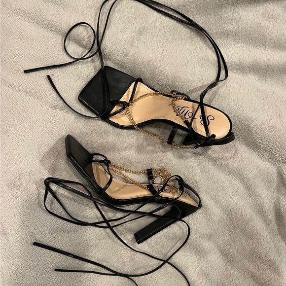 Black heels - Picture 4 of 4